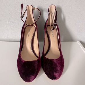 Gianni Bini Maroon velvet chunky heels